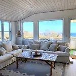 Stunning In Unknown With 3 Bedrooms And Wifi *