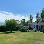 Stunning In Unknown With 3 Bedrooms And Wifi