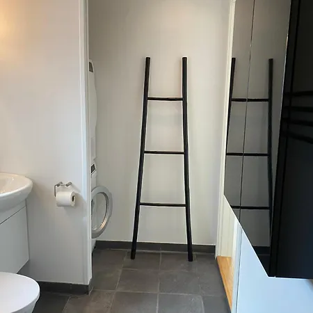Stunning In Unknown With 3 Bedrooms And Wifi *