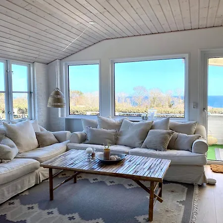 Stunning In Unknown With 3 Bedrooms And Wifi