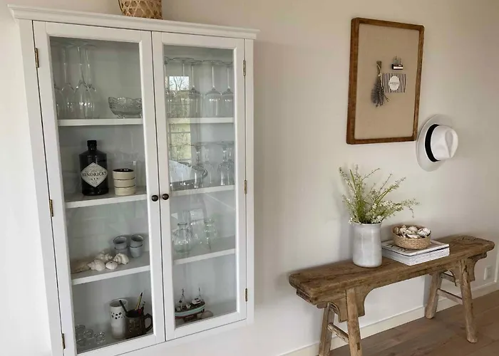 Stunning In Unknown With 3 Bedrooms And Wifi *